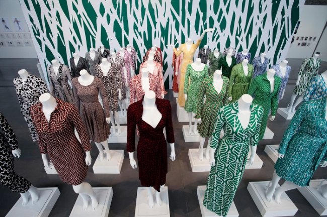 История одной вещи: платье с запахом Diane von Furstenberg - «Модные бренды»