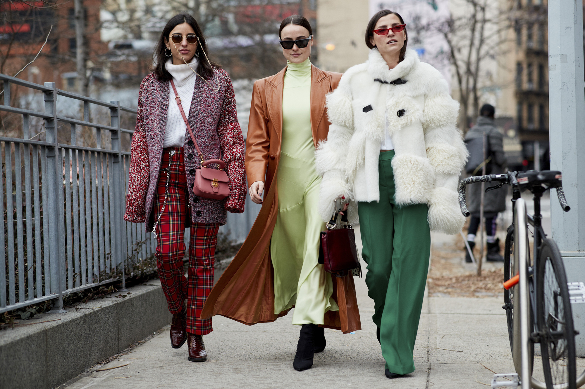 Что сейчас модно носить из одежды для женщин зимой