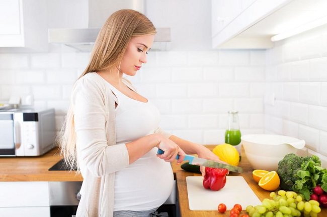 Защита от лишнего веса во время беременности: тонкости питания и физкультуры - «Диеты»