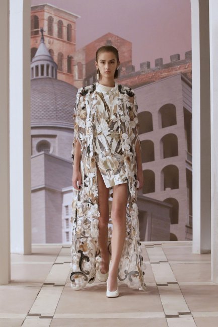 Обращение к Риму: коллекция Fendi Couture осень-зима 2021/2022 - «Мода»