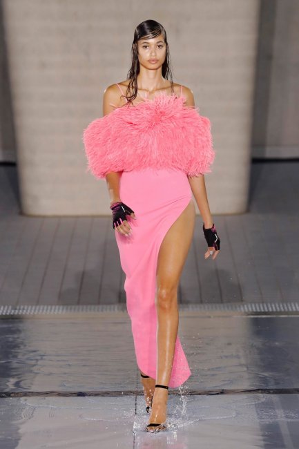 Самые красивые платья с перьями в коллекциях весна-лето 2022 - «Мода»