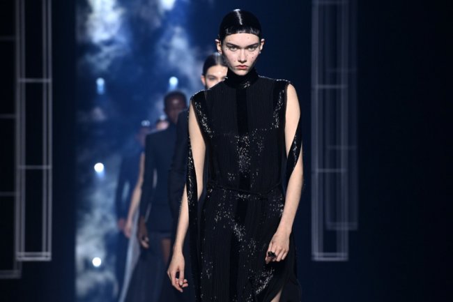 Космическое путешествие: коллекция Fendi Couture весна-лето 2022 - «Модные бренды»