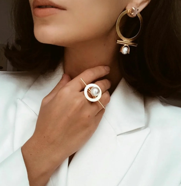 Модные кольца 2023 из золота и серебра: женская бижутерия, с бриллиантами, тенденции с фото - «Модные тенденции»