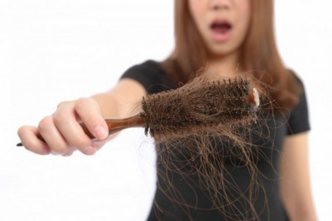 Сильно выпадают волосы, что делать? - «Красота и Здоровье»