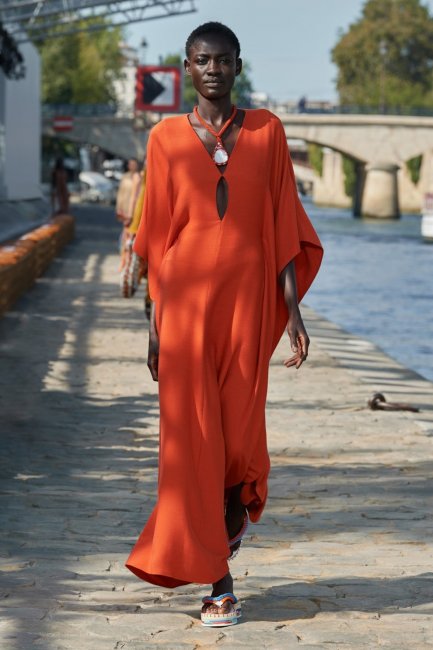 Найстильніші шовкові сукні в колекціях весна-літо 2022 - «Мода»