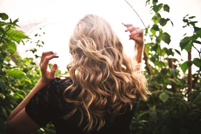 Остановить осенний «волосопад»: важные меры по спасению локонов - «Секреты красоты»