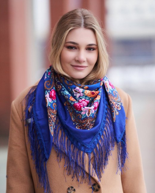 Модные шарфы и платки 2023 года: тенденции, новинки с фото - «Модные тенденции»