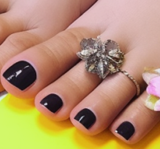 Модный дизайн педикюра 2024: тенденции, креатив и стиль для ног - «Модные тенденции»