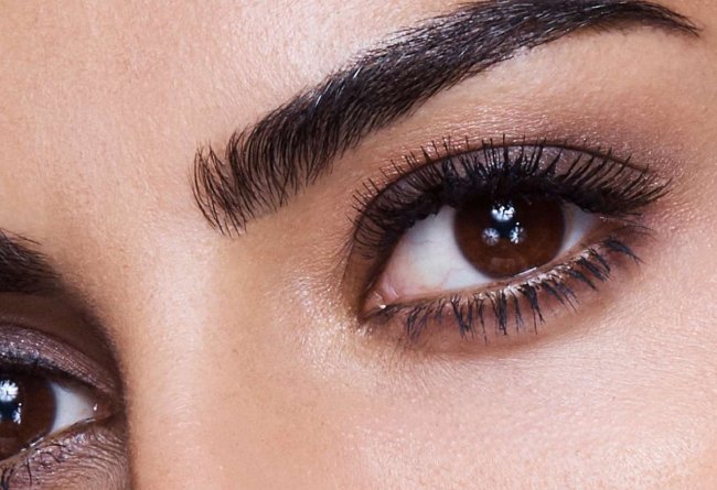 Осенняя загадка: как выполнить нюдовый макияж smoky eye с темным акцентом - «Секреты красоты»