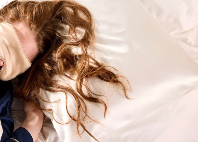 Шелковые наволочки: бьюти-инвестиция или переоцененный люкс - «Секреты красоты»