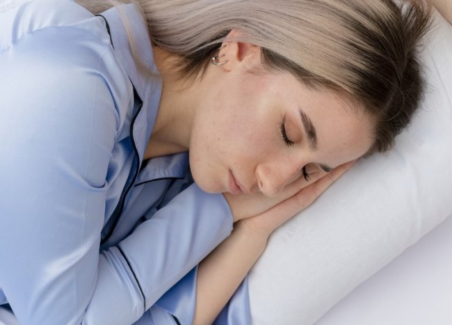 Вы спите неправильно: как сон крадет вашу молодость и красоту - «Секреты красоты»