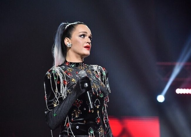 «Не хочу выносить такого позора!»: Слава разрыдалась после фиаско в Пензе - «Секреты красоты»