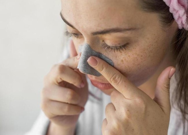 Сальные нити и черные точки: в чем разница и что делать - «Секреты красоты»