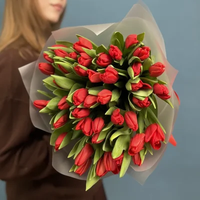 Правила стильной аранжировки роз для букета на 8 марта