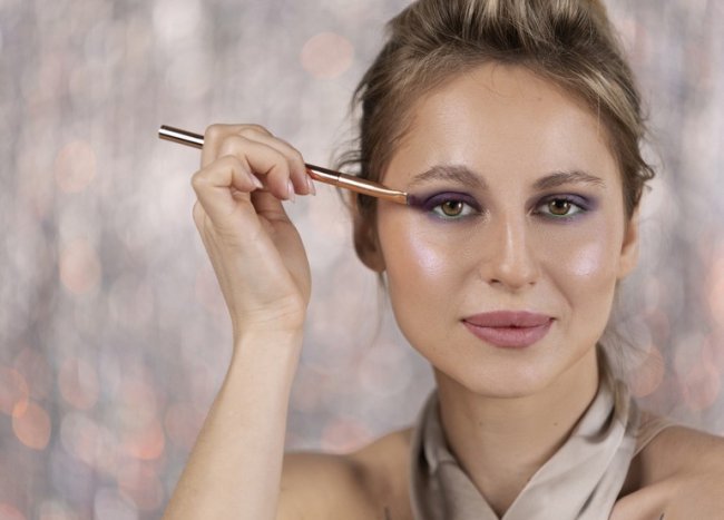 Макияж для нависшего века: как открыть взгляд и сохранить гармонию - «Секреты красоты»