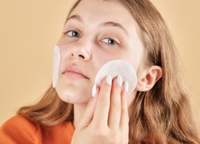 Мицеллярная вода: 5 неочевидных фактов, как ей пользоваться без ошибок - «Секреты красоты»