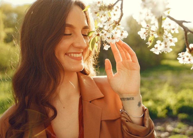 Недооцененная угроза: почему весеннее солнце вредит сильнее, чем кажется - «Секреты красоты»